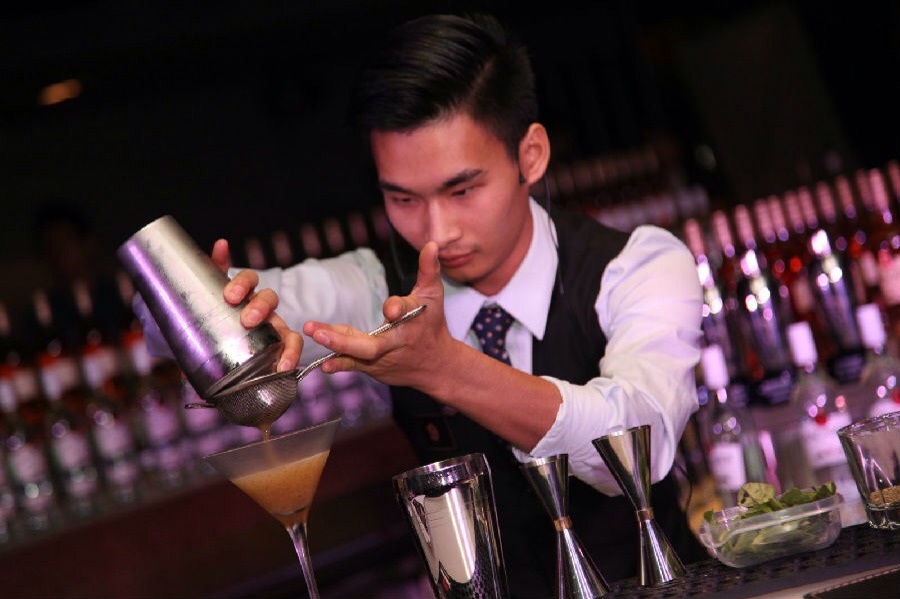 深圳罗湖招聘花式调酒师：1名，薪资5500-7000加提成