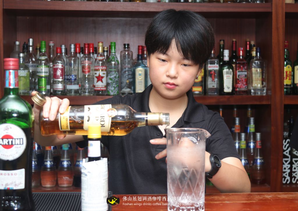 女生学调酒怎么样？好吗？